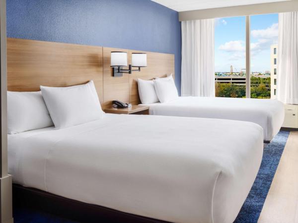 Hyatt Place across from Universal Orlando Resort : photo 1 de la chambre queen room with two queen beds with sofa bed and tub - high floor