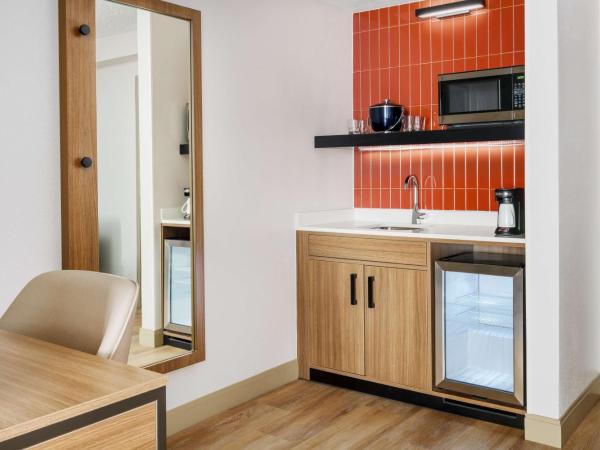 Hyatt Place across from Universal Orlando Resort : photo 2 de la chambre chambre lit king-size avec canapé-lit - Étage supérieur