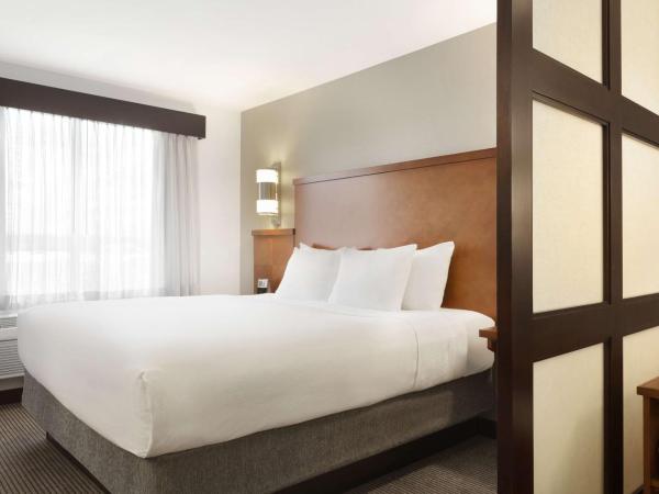 Hyatt Place Portland Airport/Cascade Station : photo 2 de la chambre chambre lit king-size avec canapé-lit - Étage supérieur