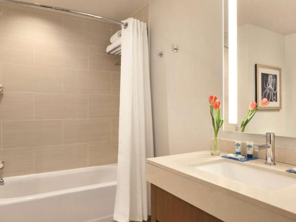 Hyatt House Virginia Beach / Oceanfront : photo 3 de la chambre suite studio lit king-size côté océan avec canapé-lit