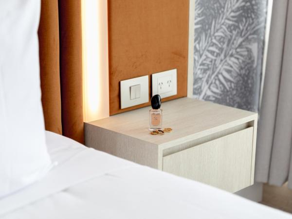 Amora Hotel Brisbane : photo 4 de la chambre amora premier king balcony with complimentary minibar and free wi-fi