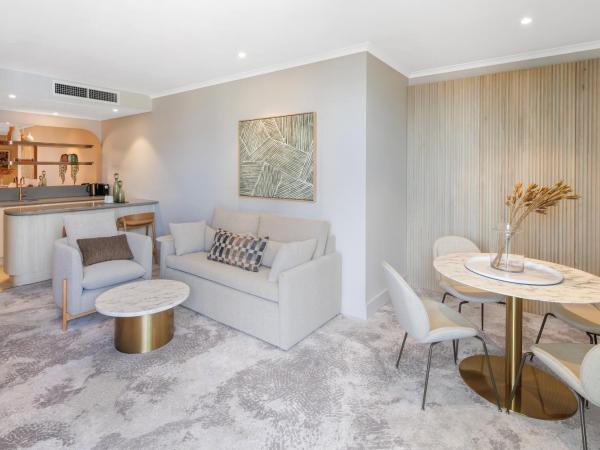 Amora Hotel Brisbane : photo 5 de la chambre amora balcony suite with complimentary minibar and free wi-fi