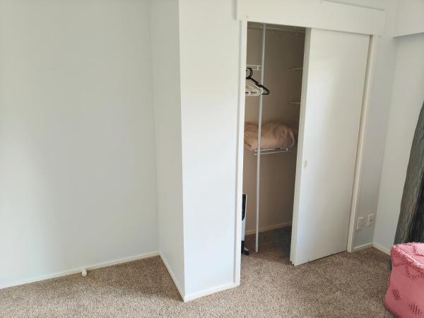 Sunny Cosy Rooms in Auckland Nice Garden Bush View : photo 6 de la chambre chambre lit queen-size avec balcon