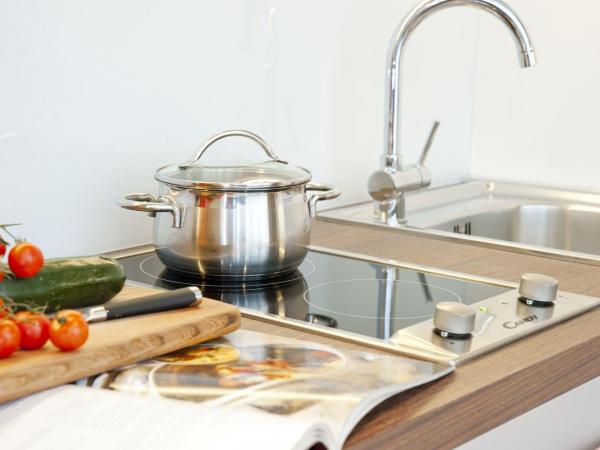 360 Apartment Hotel Frankfurt : photo 2 de la chambre appartement lily avec cuisine