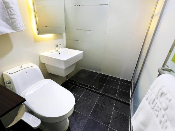 CS Avenue Tourist Hotel : photo 4 de la chambre chambre double ou lits jumeaux avec salle de bains privative externe