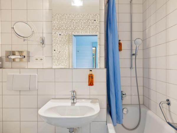 Merian Basel - Self Check-in : photo 7 de la chambre chambre simple supérieure avec balcon