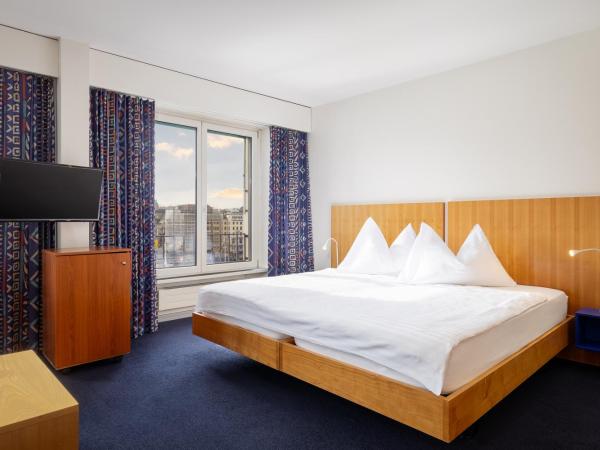 Merian Basel - Self Check-in : photo 2 de la chambre chambre double deluxe - vue sur rivière