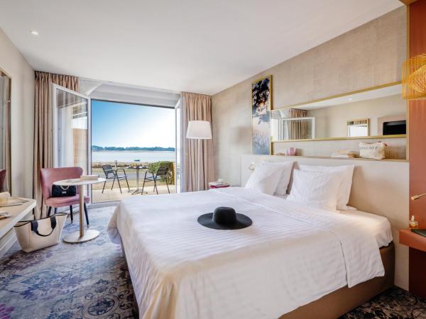 Hôtel Valdys Thalasso & Spa - Beau rivage : photo 1 de la chambre chambre double confort - vue latérale sur mer