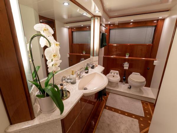 High-class Luxury Yacht - Princess 75 : photo 8 de la chambre mobile home