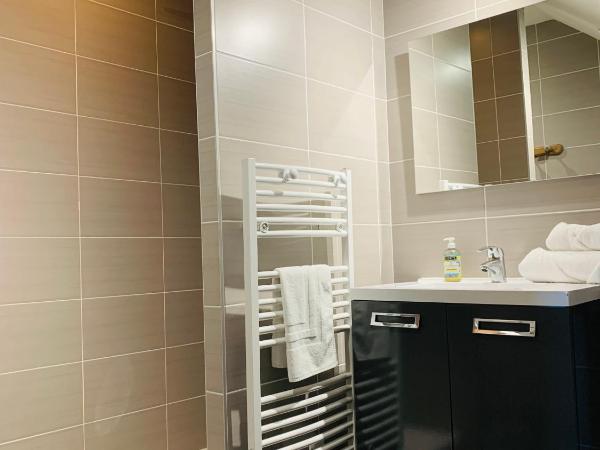 Le Château des Forges : photo 5 de la chambre chambre double - vue sur jardin - annexe