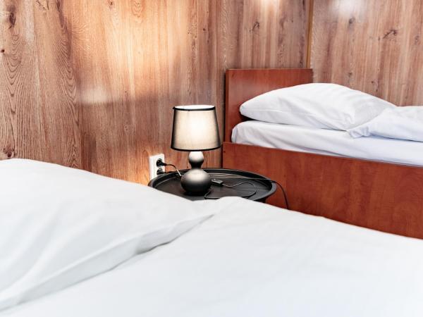 Hotel Taurus : photo 6 de la chambre chambre quadruple