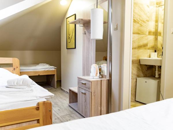 Hotel Taurus : photo 5 de la chambre chambre quintuple