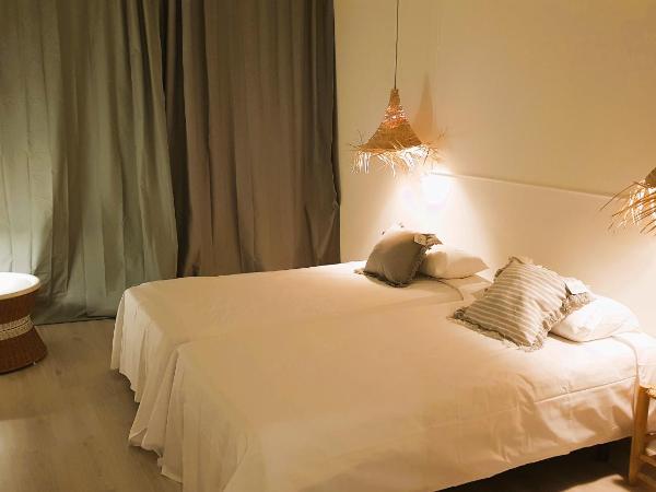 COLLECTION PORT - B&B Boutique , Alicante Center : photo 5 de la chambre chambre lits jumeaux avec salle de bains