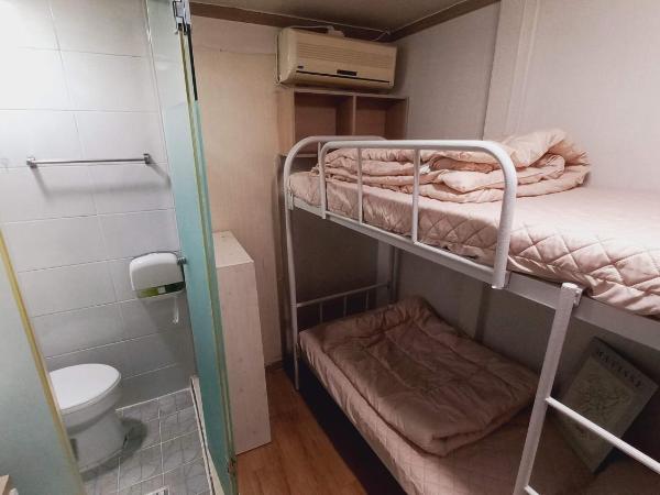 Haechi Stay GuestHouse - For foreigners only : photo 5 de la chambre chambre double avec salle de bains privative