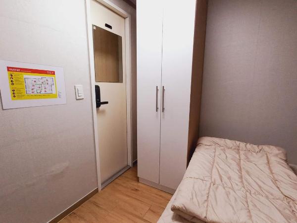 Haechi Stay GuestHouse - For foreigners only : photo 2 de la chambre chambre double avec salle de bains privative