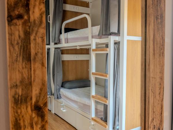 Factory Hostels Barcelona : photo 3 de la chambre lit simple dans dortoir à 6 lits