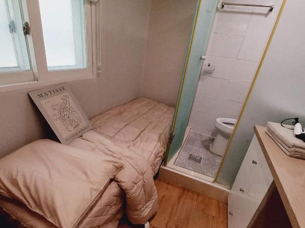 Haechi Stay GuestHouse - For foreigners only : photo 7 de la chambre chambre simple avec salle de bains privative