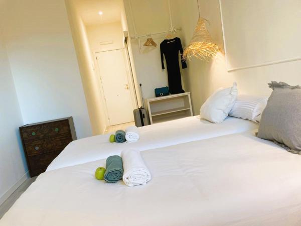 COLLECTION PORT - B&B Boutique , Alicante Center : photo 3 de la chambre chambre lits jumeaux avec salle de bains