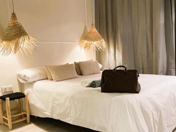 COLLECTION PORT - B&B Boutique , Alicante Center : photo 5 de la chambre chambre double avec salle de bains privative