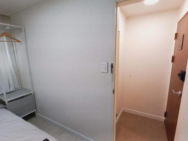 G Yongsan Inn : photo 5 de la chambre chambre double avec salle de bains privative