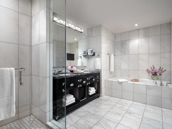 The St. Regis Toronto : photo 1 de la chambre chambre supérieure avec 2 lits doubles - vue sur ville