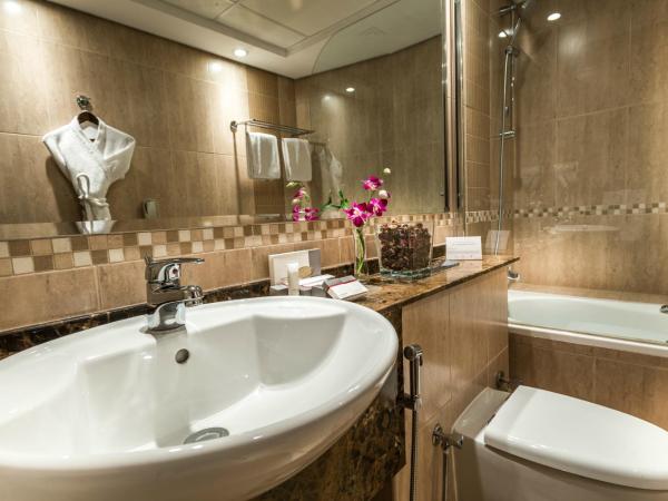 First Central Hotel Suites : photo 6 de la chambre studio lit king-size classique