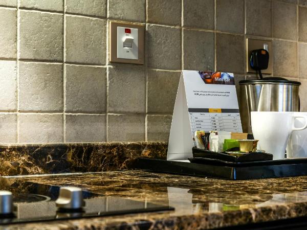 First Central Hotel Suites : photo 10 de la chambre studio lit king-size classique