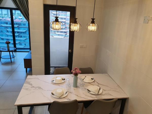 Reizz Residence By Luxury Suites : photo 2 de la chambre appartement avec balcon