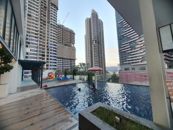 Reizz Residence By Luxury Suites : photo 7 de la chambre appartement avec balcon