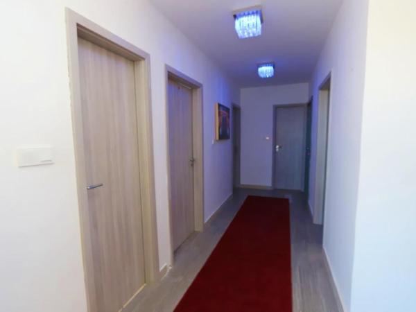 Villa Lara : photo 4 de la chambre chambre quadruple avec salle de bains privative