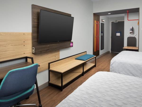 Tru By Hilton Jacksonville Airport : photo 7 de la chambre chambre avec 2 lits queen-size et douche à l’italienne
