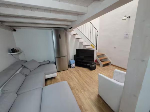 Bedroom and Loft(Soppalco) for rent in via Belle Arti : photo 4 de la chambre chambre simple avec salle de bains commune