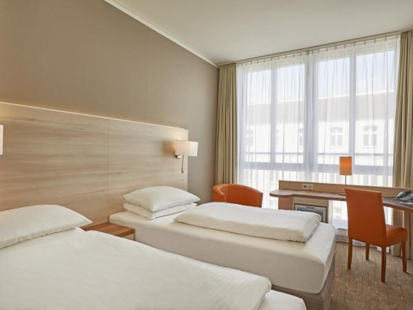 H+ Hotel Berlin Mitte : photo 2 de la chambre chambre double ou lits jumeaux confort