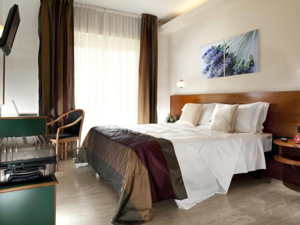 Astoria Suite Hotel : photo 10 de la chambre suite avec balcon