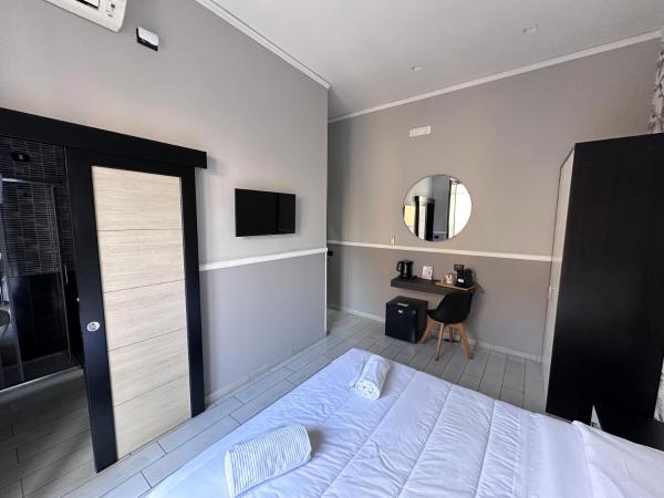 Parthenope Rooms : photo 1 de la chambre chambre double deluxe avec balcon