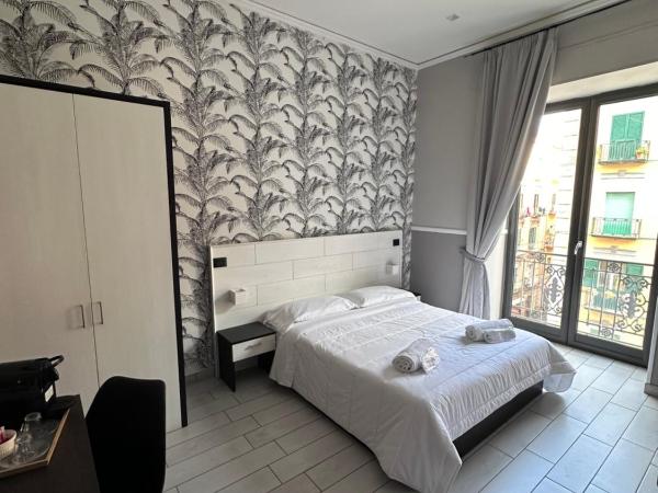 Parthenope Rooms : photo 2 de la chambre chambre double deluxe avec balcon