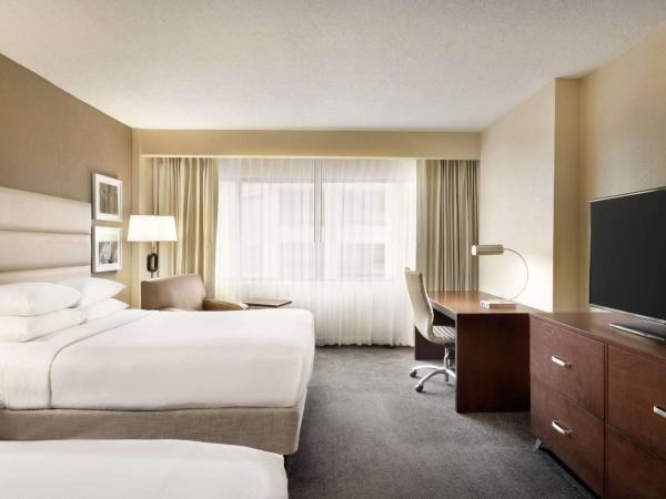 DoubleTree by Hilton Orlando Downtown : photo 1 de la chambre hébergement avec 2 lits queen-size