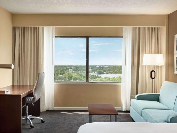 DoubleTree by Hilton Orlando Downtown : photo 2 de la chambre chambre lit king-size avec canapé-lit
