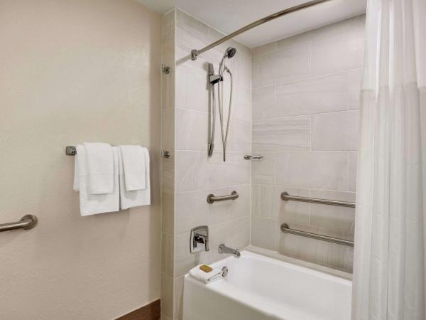 DoubleTree by Hilton Orlando Downtown : photo 4 de la chambre chambre lit king-size avec baignoire - accessible aux personnes à mobilité réduite