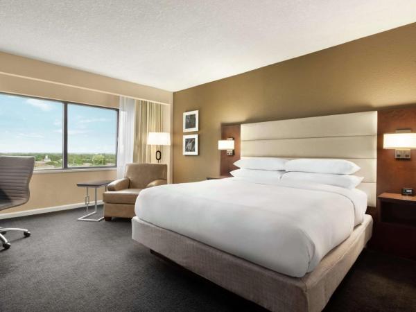 DoubleTree by Hilton Orlando Downtown : photo 2 de la chambre chambre lit king-size - Étage Élevé - vue sur ville