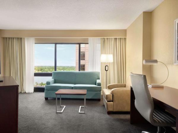 DoubleTree by Hilton Orlando Downtown : photo 3 de la chambre suite junior lit king-size avec canapé-lit
