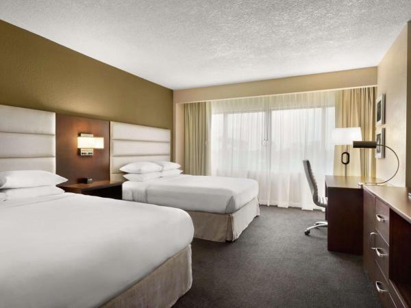 DoubleTree by Hilton Orlando Downtown : photo 1 de la chambre chambre avec 2 lits queen-size et baignoire - accessible aux personnes à mobilité réduite
