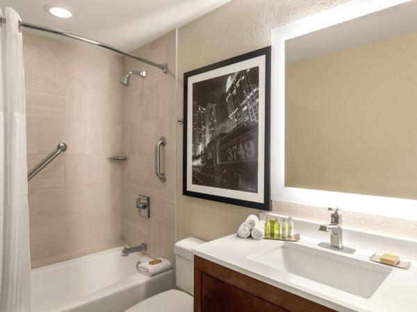 DoubleTree by Hilton Orlando Downtown : photo 4 de la chambre suite junior lit king-size avec canapé-lit