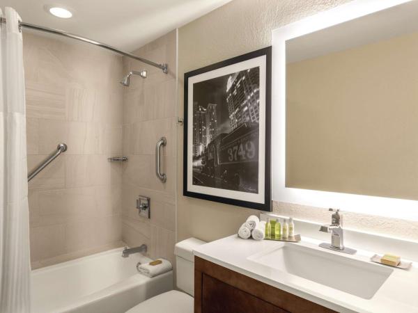 DoubleTree by Hilton Orlando Downtown : photo 5 de la chambre suite junior lit king-size avec canapé-lit
