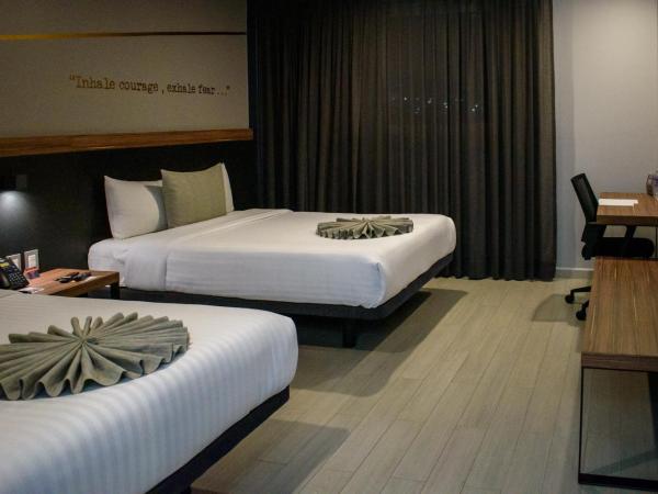 Bedford Hotel : photo 6 de la chambre chambre avec 2 grands lits queen-size