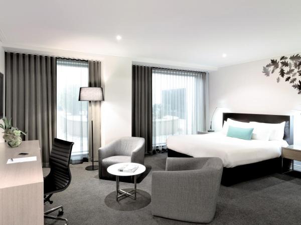 The Como Melbourne : photo 7 de la chambre chambre lit king-size deluxe avec baignoire spa