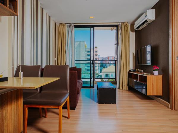 Ramada by Wyndham Bangkok Ten Ekamai Residences : photo 4 de la chambre one-bedroom deluxe king room