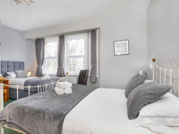 St Marys Guest House : photo 1 de la chambre triple room – 1st floor (5)