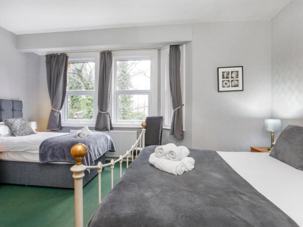 St Marys Guest House : photo 2 de la chambre triple room – 1st floor (5)