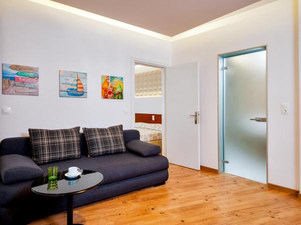 Elina Hotel Apartments : photo 2 de la chambre appartement 1 chambre avec balcon